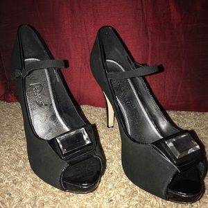 White House Black Market Heel’s